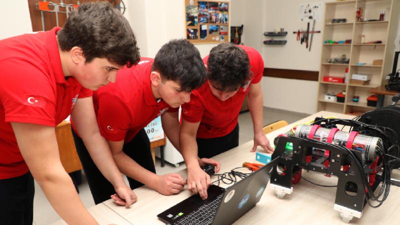 Rize’de meslek lisesi öğrencileri, su altı sistemleri araçlarıyla TEKNOFEST’te yarışacak