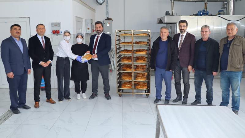 Sakarya’da meslek liseliler ihtiyaç sahipleri için ramazan pidesi üretti