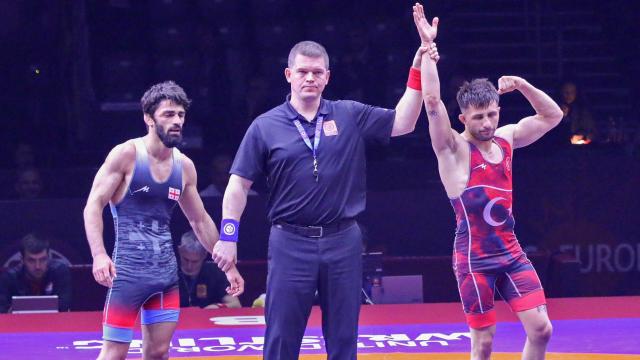 Süleyman Atlı, Avrupa Güreş Şampiyonası’nda finale yükseldi