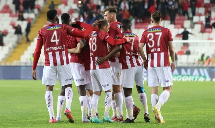 Sivasspor, Trabzonspor’u farklı yendi; 4-1
