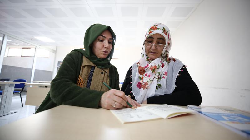 KYK yurdunda kalan depremzede okuma yazma öğrendi