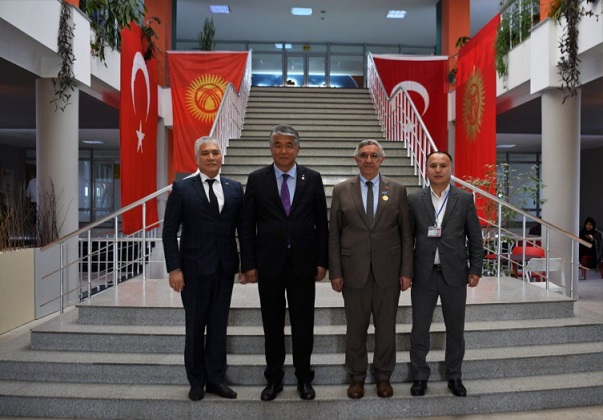 Manas Üniversitesi Rektörü Ceylan’a TÜRKSOY ödülü