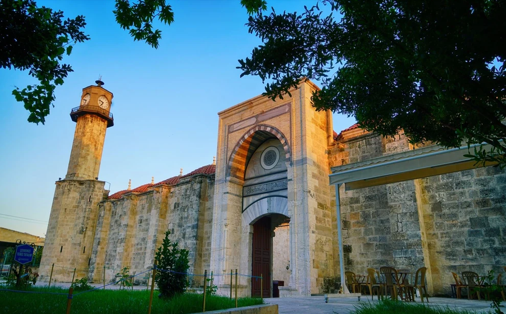 Tarsus’ta Ulu Camii ve Gözcüsü Saat Kulesi(Özel Haber)