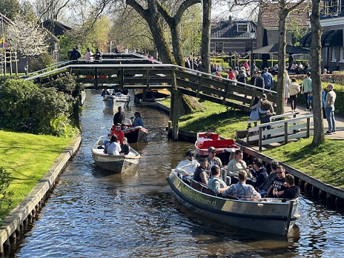 Hollanda’nın araba yolu olmayan köyü: Giethoorn
