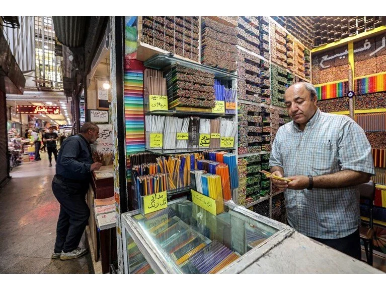 3 metrekare dükkanda 35 yıldır renkli kalem satıyor