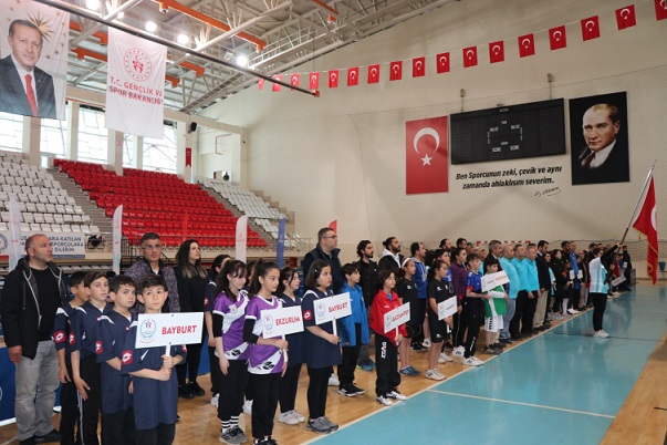 Erzincan’da küçükler masa tenisi grup müsabakaları başladı