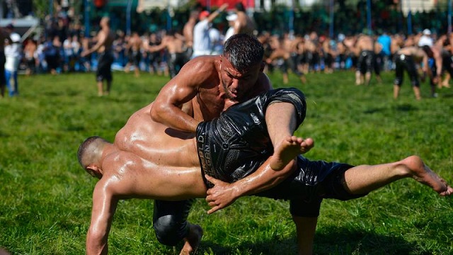 Güreşte ilk kez VAR hakemi uygulandı