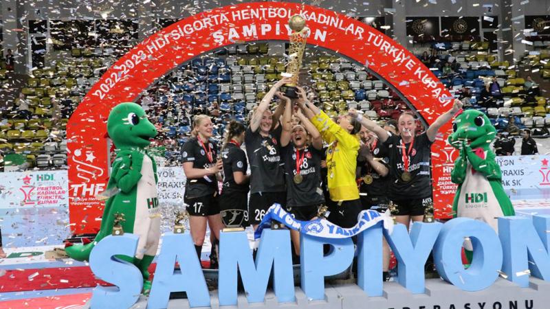 Hentbol Kadınlar Türkiye Kupası’nda Yalıkavakspor şampiyon oldu