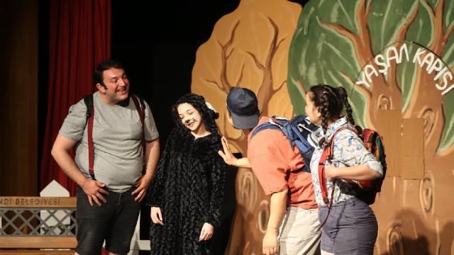 Merkezefendi Kent Tiyatrosu ‘Üç İyi’ oyununu sahneleyecek