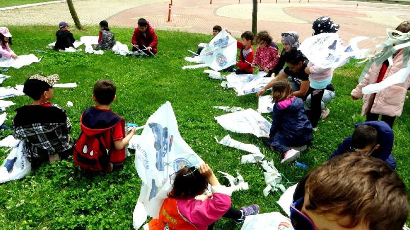 Trafik Haftası’nda depremzede çocuklar uçurtma şenliğinde eğlendi