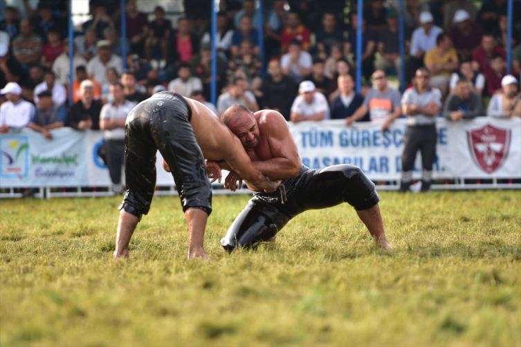Türkiye Yağlı Güreş Ligi Manavgat etabının başpehlivanı Ali Gürbüz oldu