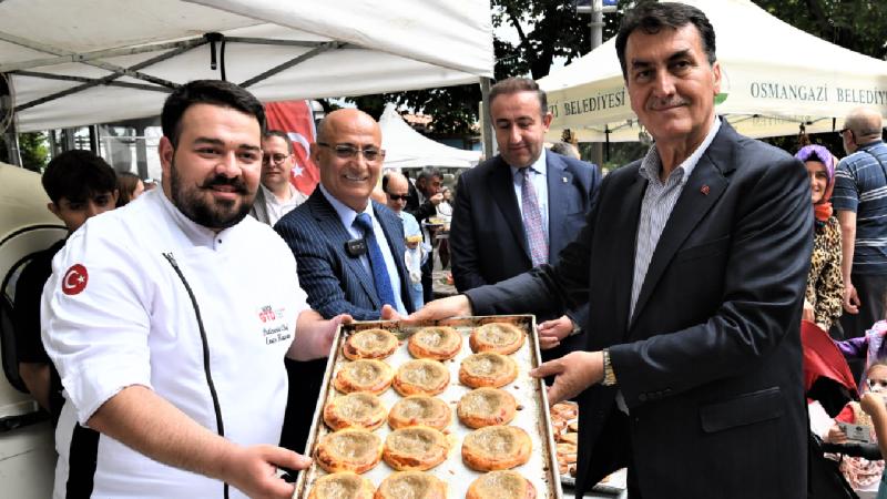 “Damak çatlatan” Bursa lezzetleri vatandaşların beğenisine sunuldu