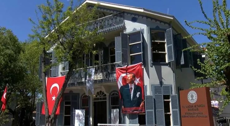 Restorasyonu tamamlanan Büyükada Edebiyat Müze Kütüphanesi açıldı