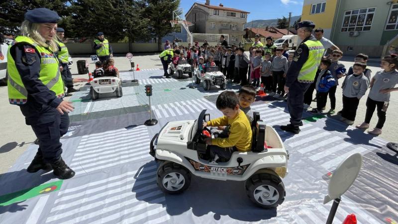 Bolu’da öğrencilere trafik eğitimi verildi