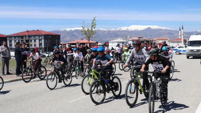 Erzincan’da bisiklet yarışmaları yapıldı