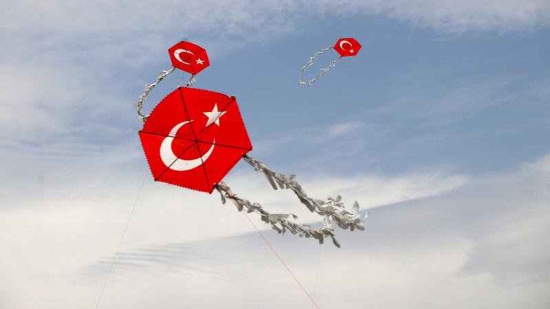 Depremzede çocuklar uçurtma şenliğinde buluştu