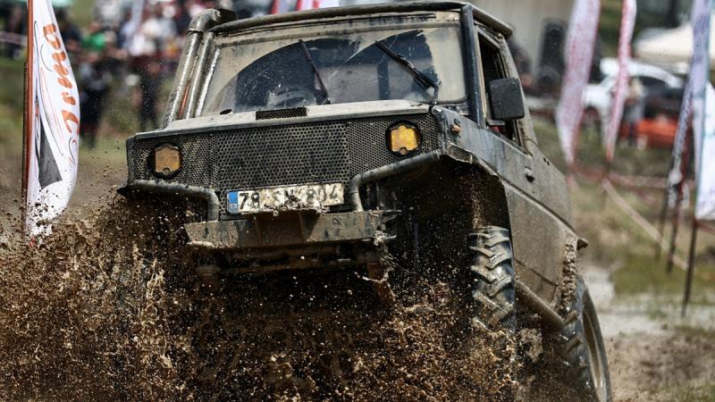 Düzce’de off-road sporcuları afet gönüllüleri için yarıştı