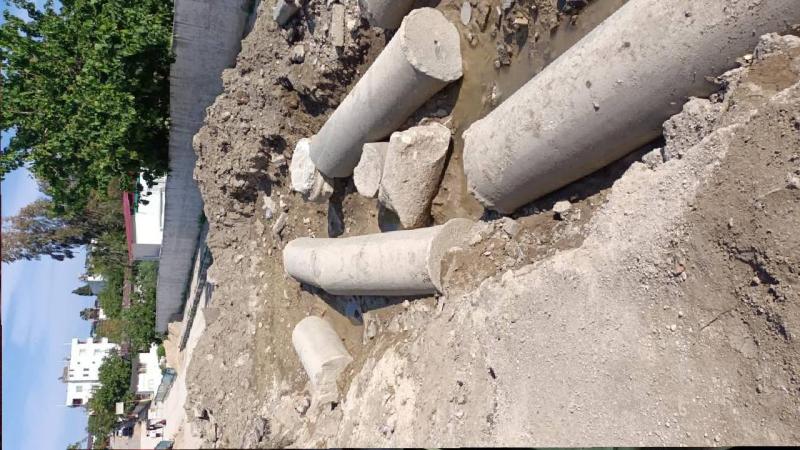 Yumurtalık’ta su hattı çalışması sırasında tarihi sütunlar bulundu