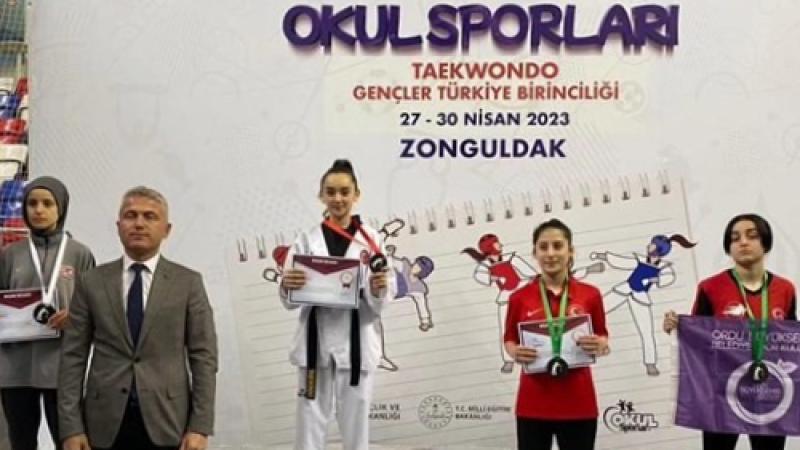 Gençler Okul Sporları Taekwondo Türkiye finallerinde Damla Nur Yılmaz şampiyonu oldu