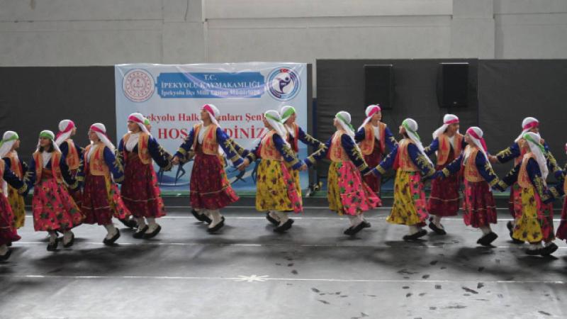 Van’da halkoyunları şenliği düzenlendi