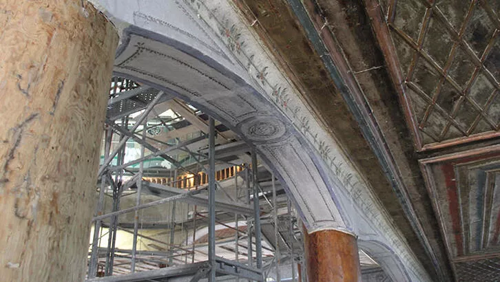 Tarihi camide 250 yıllık Osmanlı motifleri gün yüzüne çıkarıldı
