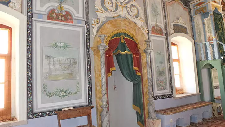 Balıkesir’de tarihi resimli cami ilgi odağı oldu