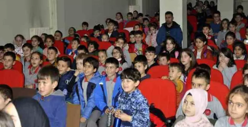 Sinop’ta köylerde yaşayan 5 bin çocuk tiyatroyla buluştu
