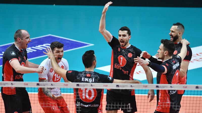 Voleybol Efeler Ligi’nde Ziraat Bankkart üst üste üçüncü kez şampiyon