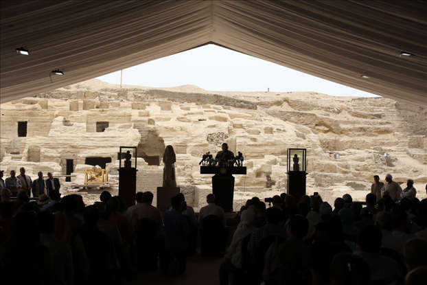 Mısır’ın Sakkara bölgesinde yeni eserler keşfedildi