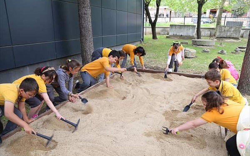 Edirne’de İlkokul Öğrencileri Arkeolojik Kazı Yaptı