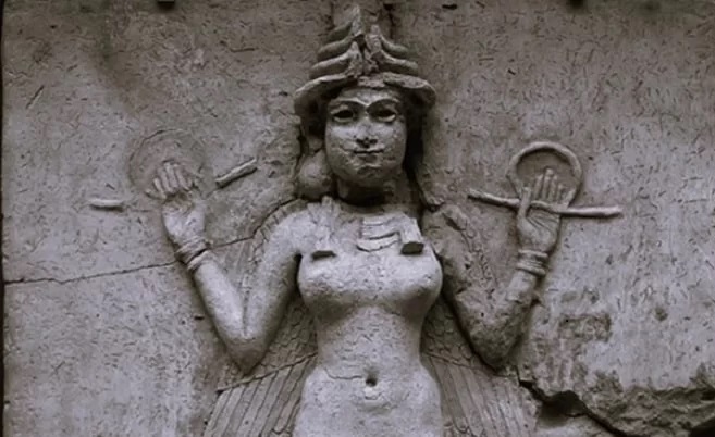 Antik Asur kenti Nimrud’da tanrıça İştar’ı tasvir eden türünün ilk örneği taş stel ortaya çıkarıldı