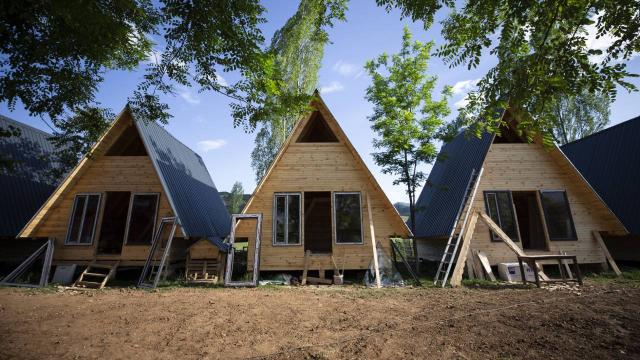 Turizmin hareketlendiği Tunceli Ovacık’ta bungalov evler yaygınlaşıyor