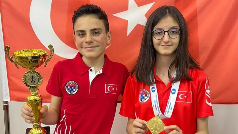 Milli satranççı Ediz Gürel 16 yaş kategorisinde şampiyon oldu