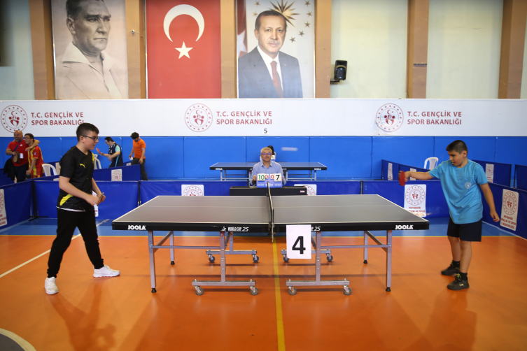 Nevşehir’de özel sporcular masa tenisi müsabakaları yapıldı