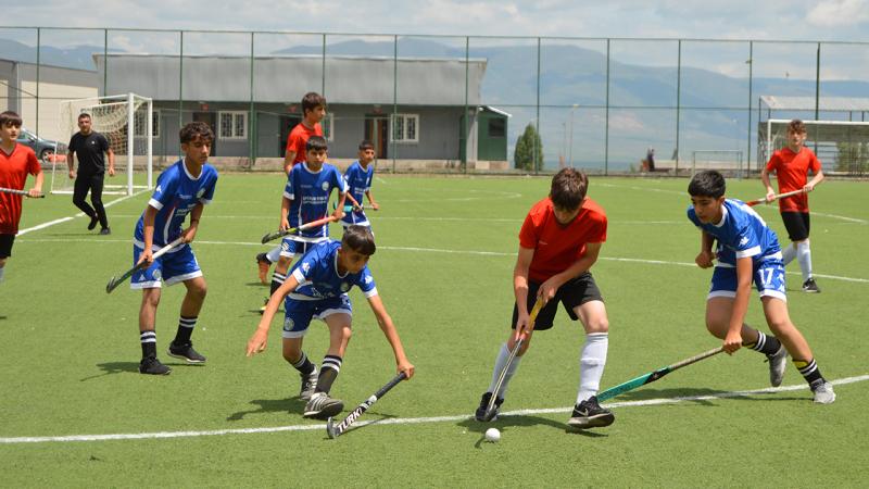 Erzurum’da hokey müsabakaları başladı