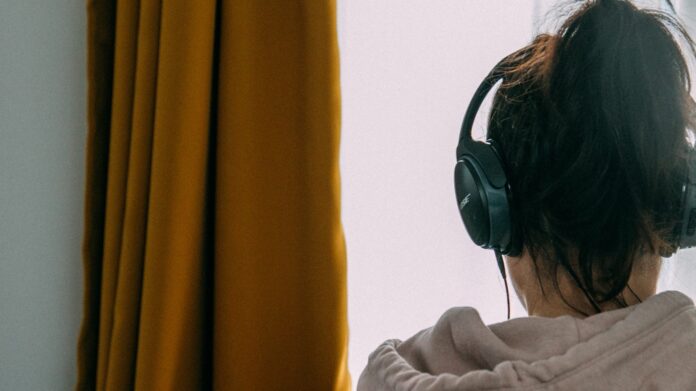 Son Duyduğumuz Şarkı Neden Sürekli Zihnimizde Dönüp Duruyor?