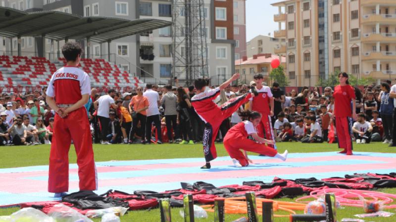 “Spor Van” yaz okulları törenle açıldı