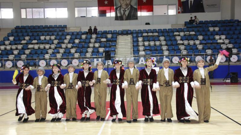 Hakkari’de Kulüpler Arası Halk Oyunları Yarışması düzenlendi
