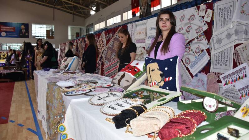 Hakkari’de “Hayat Boyu Öğrenme Haftası” dolayısıyla sergi açıldı