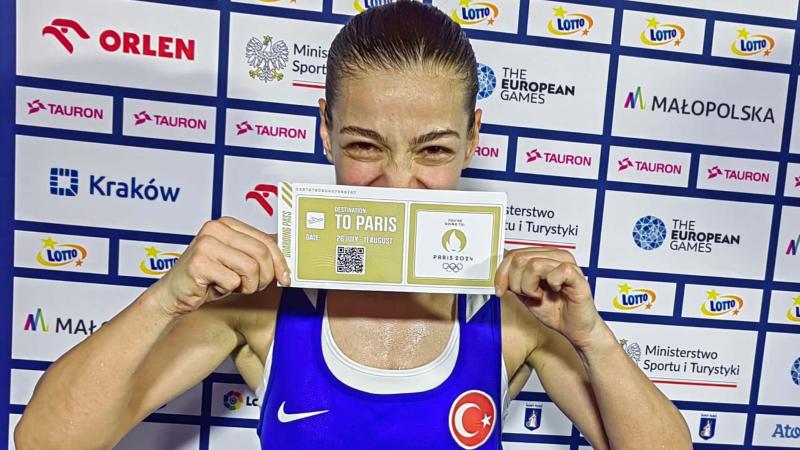 Milli boksör Buse Naz Çakıroğlu 2024 Paris vizesi aldı