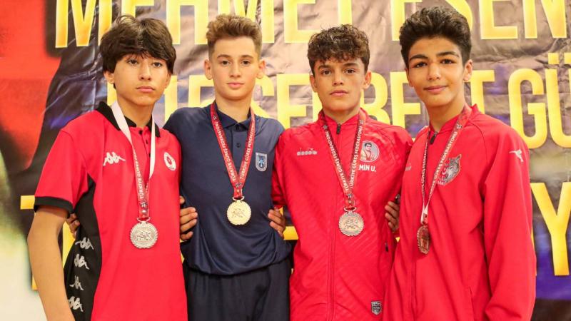 Niğde’de düzenlenen 15 Yaş Altı Serbest Güreş Türkiye Şampiyonası sona erdi