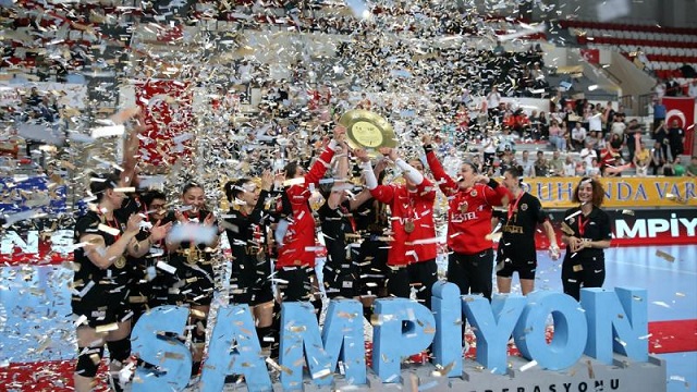 Hentbol Kadınlar Süper Lig’inde Kastamonu Belediyespor şampiyon oldu