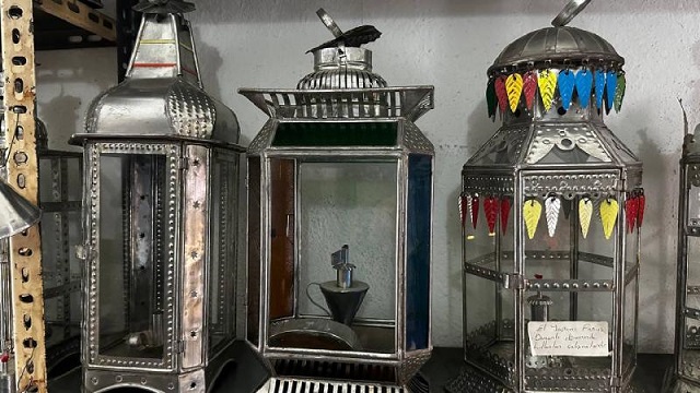 Geçmişte aydınlatmayı sağlayan fenerler günümüzde hediyelik eşya olarak üretiliyor