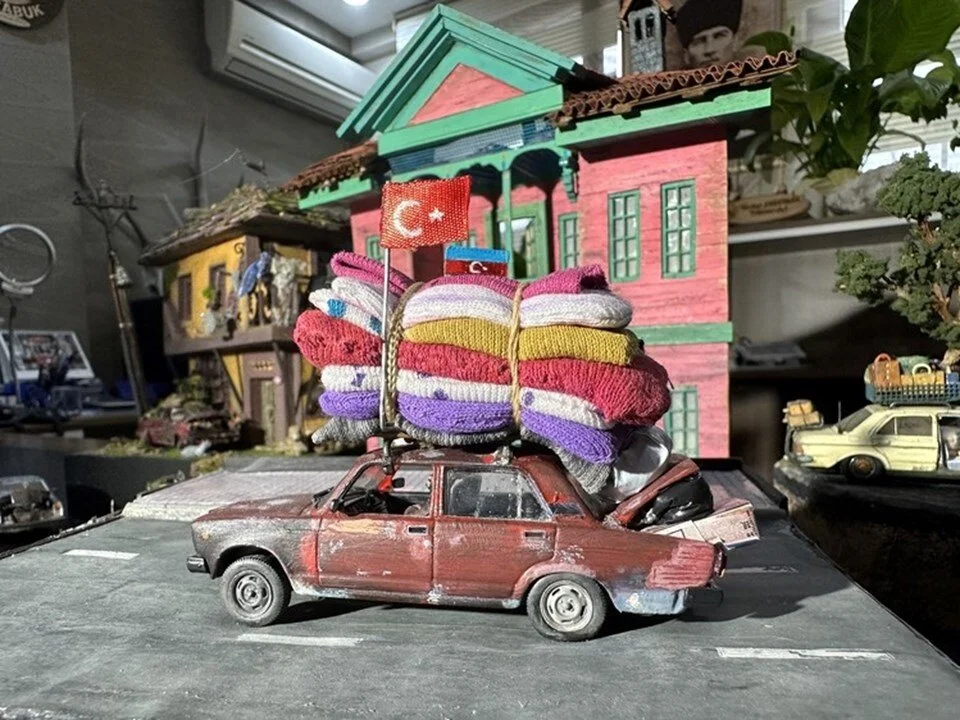 Depremzedelere yardım ulaştıran aracın diorama tekniğiyle maketi yapıldı