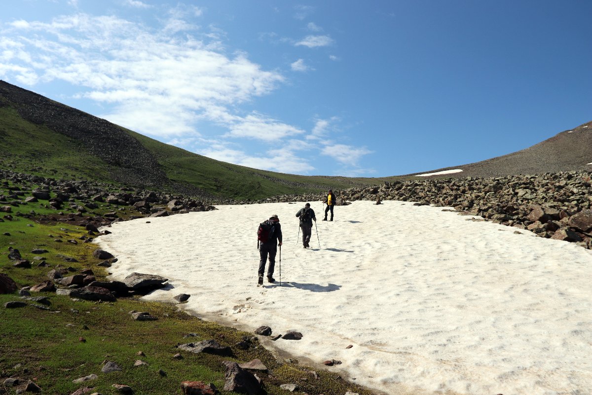 Aras Dağları doğa tutkunlarını ağırlıyor
