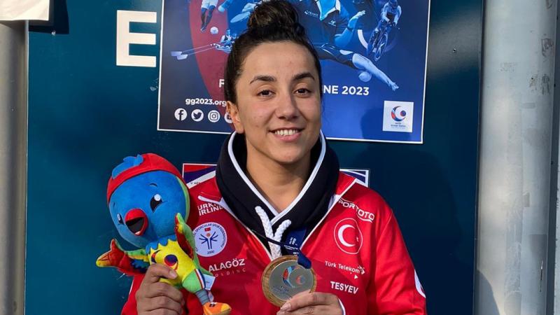 Para yüzmede Seçil Açıkgöz gümüş madalya kazandı