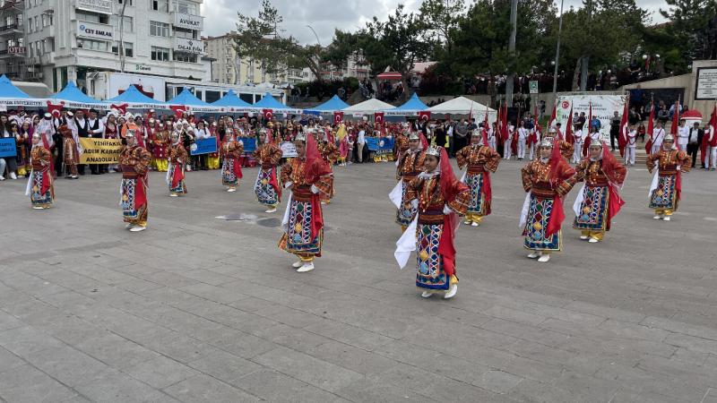 Yozgat’ta “Halk Oyunları Şenliği” düzenlendi