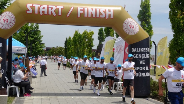 Postacılar şampiyon olmak için yürüdü