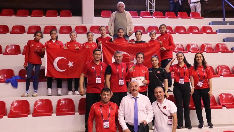 Milli kadın güreşçilerden 3 madalya