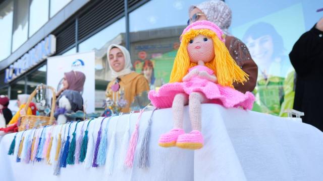 Bingöl’de kadınlar atölyelerde ürettikleri ürünleri sergide satışa sundu